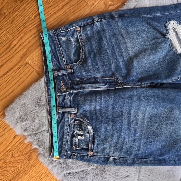 American Eagle Mom Straight Jean, Women's 6 Regular, Great Condition - Picture 3 of 13